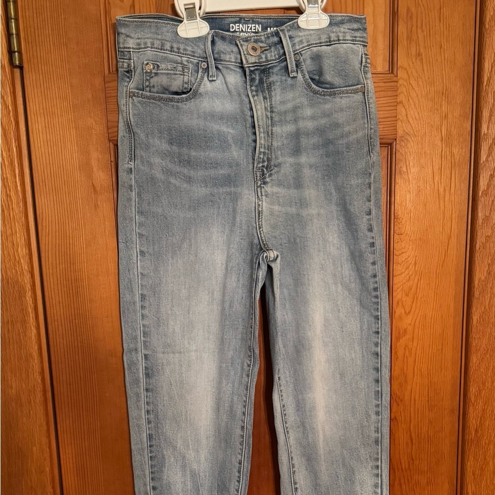Denizen from Levi's Women’s jeans 
Worn once, size 3. 26” waist. High waisted.
